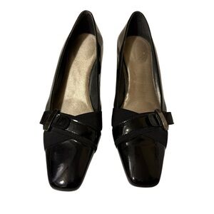 Stuart Weitzman Flip Heels in Rootbeer
Soft Patent Leather dubble insole cushion